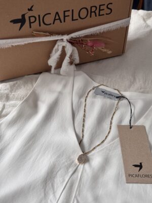 BOX Blusa Capas + collar piedra